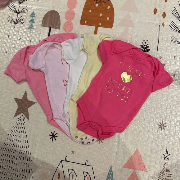 3 to 6 months Newborn Baby Girl Clothes Onesies - Picture 1 of 7